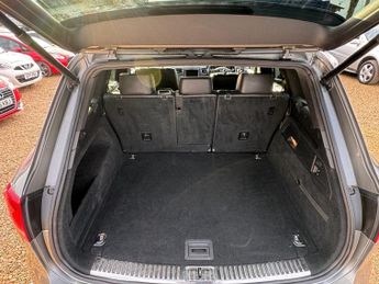 VOLKSWAGEN TOUAREG 3.0 TDI V6 BlueMotion Tech R-Line SUV 5dr Diesel Tiptronic 4WD E