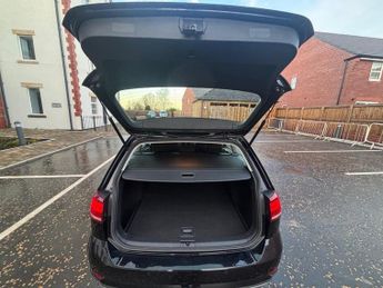 VOLKSWAGEN GOLF 1.6 TDI SE Nav Estate 5dr Diesel DSG Euro 6 (s/s) (115 ps)