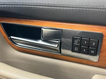 LAND ROVER RANGE ROVER SPORT 3.0 TD V6 HSE SUV 5dr Diesel CommandShift 4WD Euro 5 (245 ps)