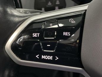 VOLKSWAGEN ID.3 Pro Performance 58kWh Life Hatchback 5dr Electric Auto (204 ps) 