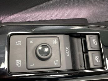 VOLKSWAGEN ID.3 Pro Performance 58kWh Life Hatchback 5dr Electric Auto (204 ps) 