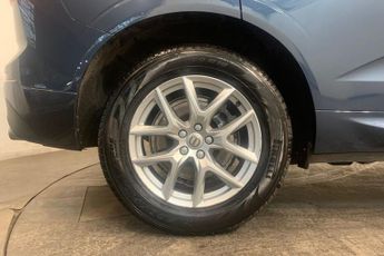 VOLVO XC60 2.0 T5 Momentum SUV 5dr Petrol Auto Euro 6 (s/s) (250 ps) Front 