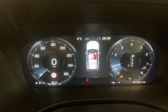 VOLVO XC60 2.0 T5 Momentum SUV 5dr Petrol Auto Euro 6 (s/s) (250 ps) Front 