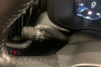 VOLVO XC60 2.0 T5 Momentum SUV 5dr Petrol Auto Euro 6 (s/s) (250 ps) Front 