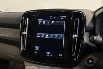 VOLVO XC40 2.0 B4 MHEV Inscription SUV 5dr Petrol Hybrid Auto Euro 6 (s/s) 