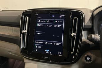 VOLVO XC40 2.0 B4 MHEV Inscription SUV 5dr Petrol Hybrid Auto Euro 6 (s/s) 