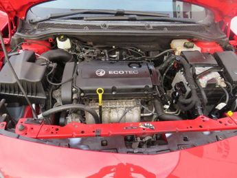 VAUXHALL ASTRA 1.6 16v Tech Line Hatchback 5dr Petrol Auto Euro 5 (115 ps)