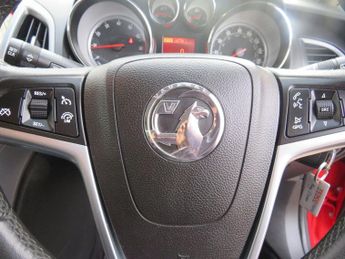 VAUXHALL ASTRA 1.6 16v Tech Line Hatchback 5dr Petrol Auto Euro 5 (115 ps)