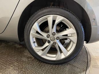 VAUXHALL ASTRA 1.6 CDTi BlueInjection SRi Nav Hatchback 5dr Diesel Auto Euro 6 