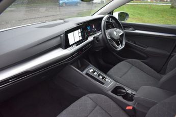 VOLKSWAGEN GOLF 1.5 eTSI MHEV Life Hatchback 5dr Petrol Hybrid DSG Euro 6 (s/s) 