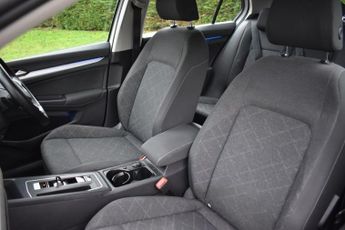 VOLKSWAGEN GOLF 1.5 eTSI MHEV Life Hatchback 5dr Petrol Hybrid DSG Euro 6 (s/s) 