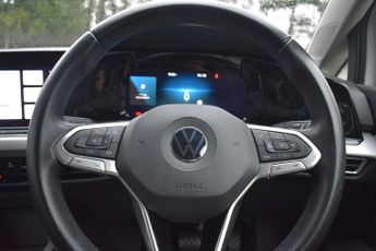 VOLKSWAGEN GOLF 1.5 eTSI MHEV Life Hatchback 5dr Petrol Hybrid DSG Euro 6 (s/s) 