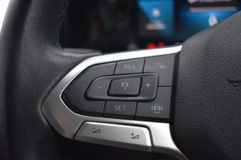 VOLKSWAGEN GOLF 1.5 eTSI MHEV Life Hatchback 5dr Petrol Hybrid DSG Euro 6 (s/s) 