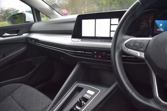 VOLKSWAGEN GOLF 1.5 eTSI MHEV Life Hatchback 5dr Petrol Hybrid DSG Euro 6 (s/s) 