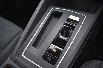 VOLKSWAGEN GOLF 1.5 eTSI MHEV Life Hatchback 5dr Petrol Hybrid DSG Euro 6 (s/s) 