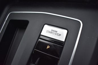 VOLKSWAGEN GOLF 1.5 eTSI MHEV Life Hatchback 5dr Petrol Hybrid DSG Euro 6 (s/s) 