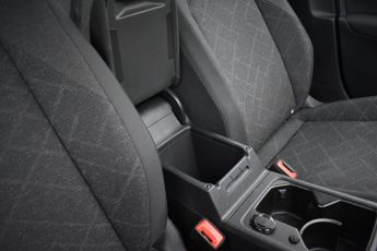 VOLKSWAGEN GOLF 1.5 eTSI MHEV Life Hatchback 5dr Petrol Hybrid DSG Euro 6 (s/s) 