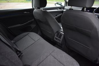 VOLKSWAGEN GOLF 1.5 eTSI MHEV Life Hatchback 5dr Petrol Hybrid DSG Euro 6 (s/s) 