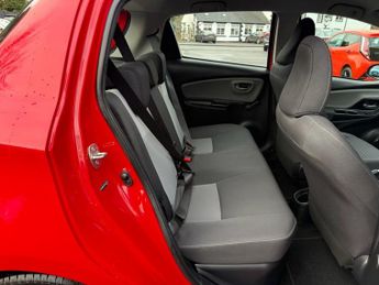 TOYOTA YARIS 1.5 VVT-h Icon Hatchback 5dr Petrol Hybrid E-CVT Euro 6 (s/s) (1