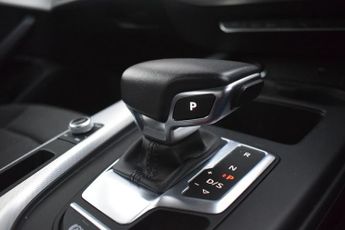 AUDI A4 2.0 TFSI 35 Technik Saloon 4dr Petrol S Tronic Euro 6 (s/s) (150