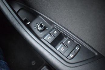 AUDI A4 2.0 TFSI 35 Technik Saloon 4dr Petrol S Tronic Euro 6 (s/s) (150