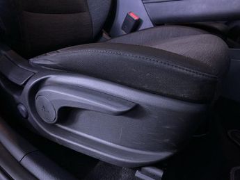 HYUNDAI KONA 64kWh Premium SUV 5dr Electric Auto (10.5kW Charger) (204 ps)