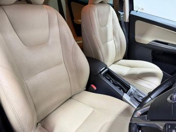 VOLVO XC60 2.4 D5 SE Lux Nav SUV 5dr Diesel Auto AWD Euro 6 (s/s) (220 ps)