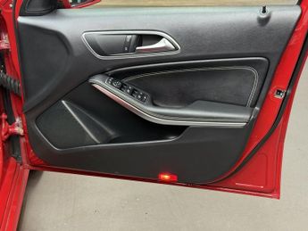 MERCEDES-BENZ A-CLASS 2.1 A200d Sport (Premium) Hatchback 5dr Diesel 7G-DCT Euro 6 (s/