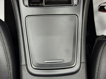 MERCEDES-BENZ A-CLASS 2.1 A200d Sport (Premium) Hatchback 5dr Diesel 7G-DCT Euro 6 (s/