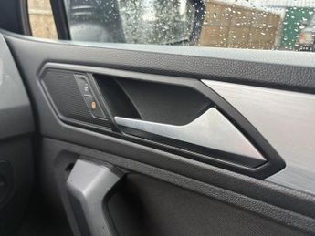 VOLKSWAGEN TIGUAN 2.0 TDI Match SUV 5dr Diesel DSG 4Motion Euro 6 (s/s) (150 ps)