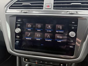 VOLKSWAGEN TIGUAN 2.0 TDI Match SUV 5dr Diesel DSG 4Motion Euro 6 (s/s) (150 ps)