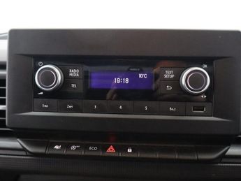 RENAULT TRAFIC 2.0 dCi Blue SL28 Business Panel Van 5dr Diesel Manual L1 H1 Eur