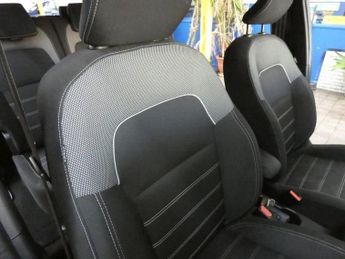 DACIA JOGGER 1.6 Hybrid Expression MPV 5dr Petrol Hybrid Auto Euro 6 (s/s) (1