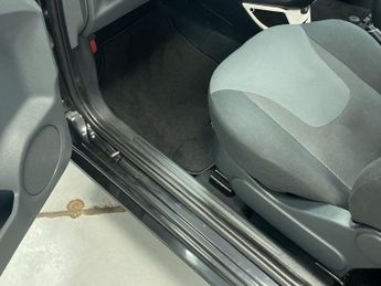 FORD KA 1.2 Titanium Hatchback 3dr Petrol Manual Euro 5 (69 ps) - AA INS