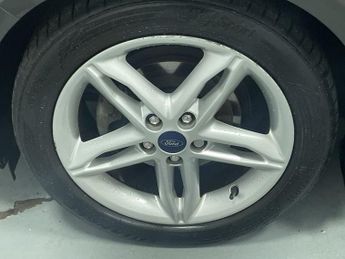 FORD FOCUS 1.5 TDCi Zetec Hatchback 5dr Diesel Manual Euro 6 (s/s) (120 ps)