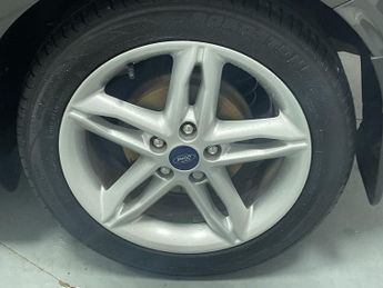 FORD FOCUS 1.5 TDCi Zetec Hatchback 5dr Diesel Manual Euro 6 (s/s) (120 ps)