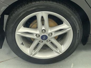 FORD FOCUS 1.5 TDCi Zetec Hatchback 5dr Diesel Manual Euro 6 (s/s) (120 ps)