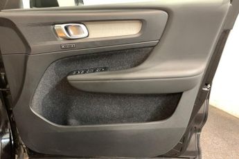 VOLVO XC40 1.5 T3 Inscription SUV 5dr Petrol Auto Euro 6 (s/s) (163 ps)