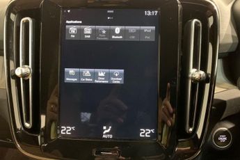 VOLVO XC40 1.5 T3 Inscription SUV 5dr Petrol Auto Euro 6 (s/s) (163 ps)