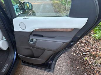 LAND ROVER DISCOVERY 3.0 TD V6 HSE SUV 5dr Diesel Auto 4WD Euro 6 (s/s) (258 ps)