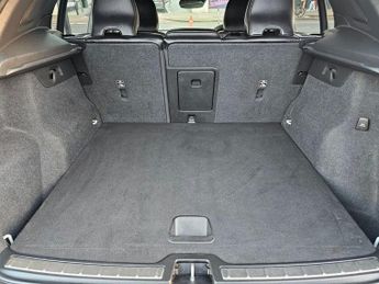 VOLVO XC40 AUTOMATIC 2.0 T5 R-Design SUV 5dr Petrol Auto AWD Euro 6 (s/s) (