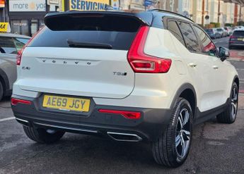 VOLVO XC40 AUTOMATIC 2.0 T5 R-Design SUV 5dr Petrol Auto AWD Euro 6 (s/s) (