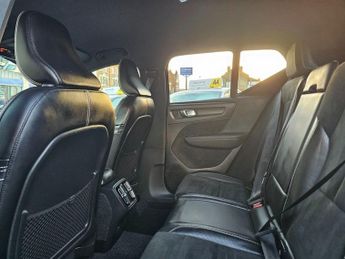 VOLVO XC40 AUTOMATIC 2.0 T5 R-Design SUV 5dr Petrol Auto AWD Euro 6 (s/s) (