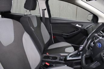 FORD FOCUS 1.6 Zetec Hatchback 5dr Petrol Powershift Euro 5 (125 ps)