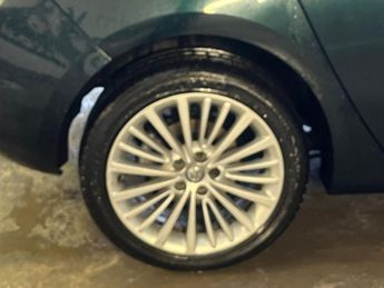 VAUXHALL ASTRA 1.6 CDTi BlueInjection Elite Nav Hatchback 5dr Diesel Auto Euro 