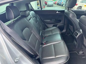 KIA SPORTAGE 2.0 CRDi KX-4 SUV 5dr Diesel Auto AWD Euro 6 (182 bhp)