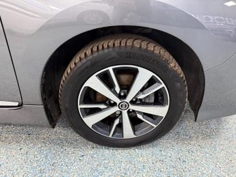 NISSAN LEAF 40kWh Acenta Hatchback 5dr Electric Auto (150 ps)