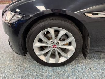JAGUAR XF 2.0d R-Sport Saloon 4dr Diesel Auto Euro 6 (s/s) (180 ps)