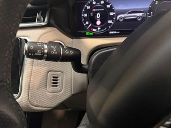 LAND ROVER RANGE ROVER VELAR 2.0 D180 R-Dynamic SE SUV 5dr Diesel Auto 4WD Euro 6 (s/s) (180 