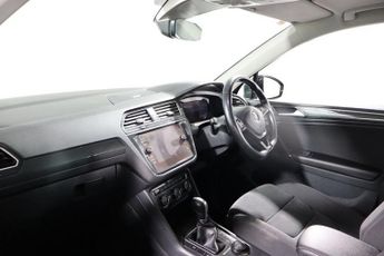 VOLKSWAGEN TIGUAN 2.0 TDI SEL SUV 5dr Diesel DSG 4Motion Euro 6 (s/s) (150 ps)